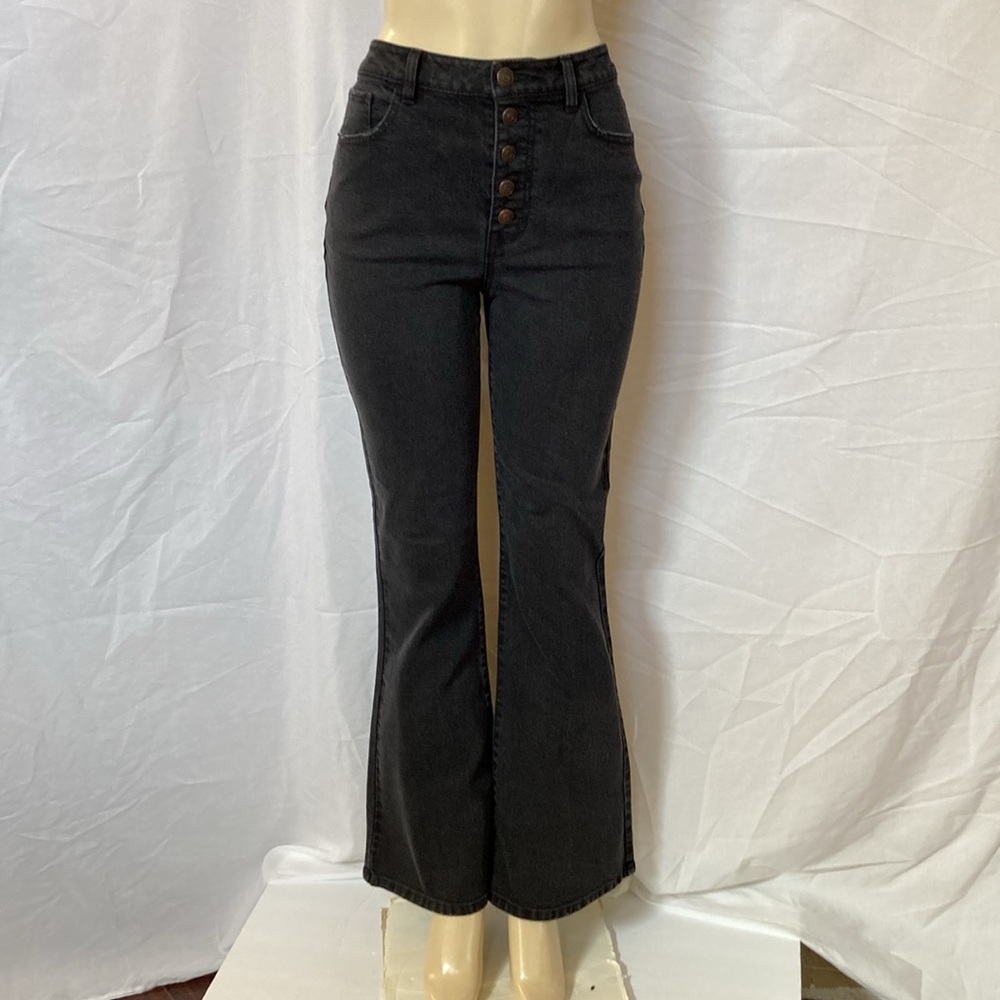 wild fable Jeans Exposed Button Closure Size 6 Black Wash Flare Leg Style